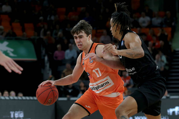 越来越强调 越来越强调