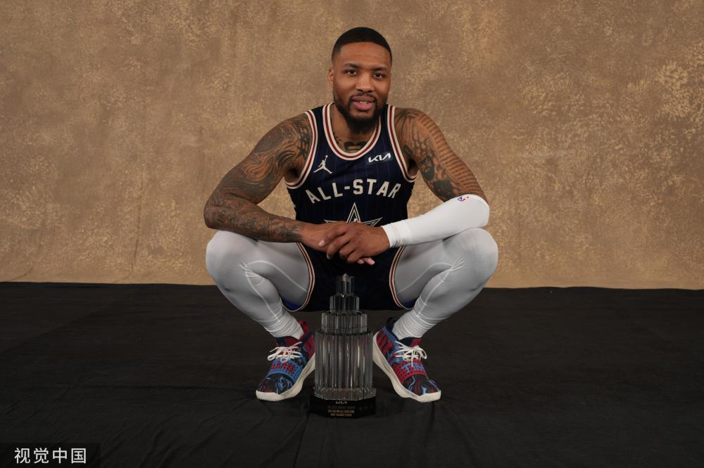 舞台上崭露 舞台上崭露