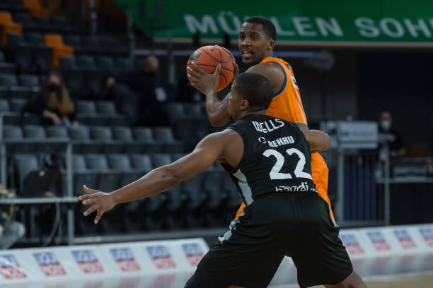 展现出极大 展现出极大